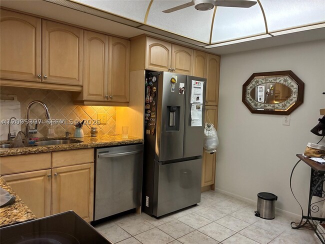 Building Photo - 1351 NE Miami Gardens Dr