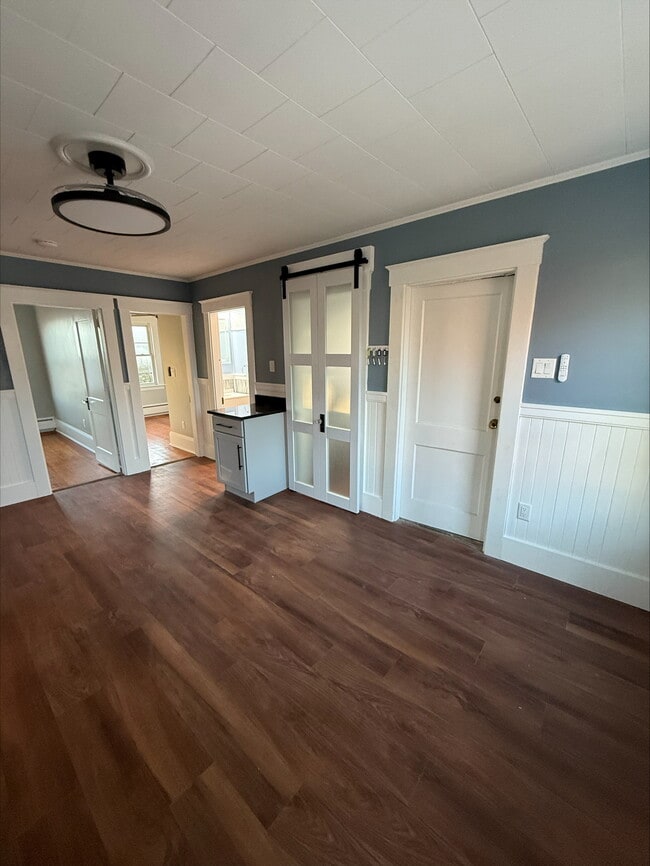 Granite counter tops throught out - 38 Liberty St