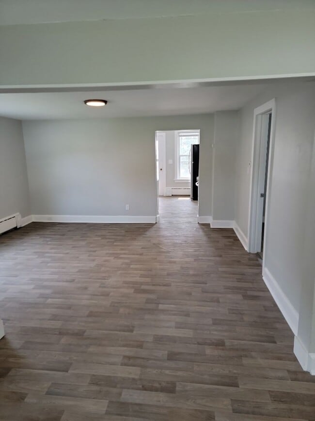 Building Photo - AVAILABLE NOW - Fantastic Newly Renovated ...
