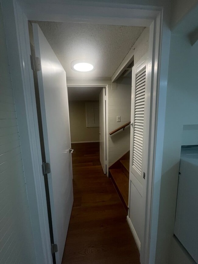 Building Photo - 714 Oceanview Dr