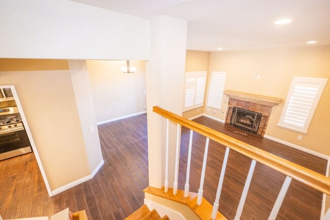 Foto del edificio - 2BR/2.5BA Townhome with garage - READY NOW!