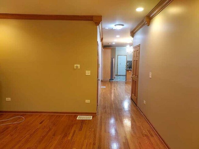 Building Photo - 8233 S Langley Ave