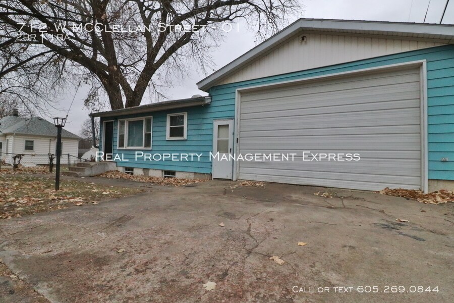 Primary Photo - 712 W McClellan St