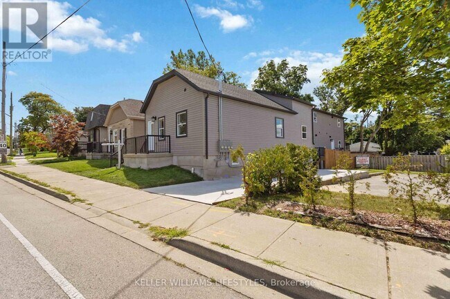 Photo du bâtiment - 178 Woodward Ave