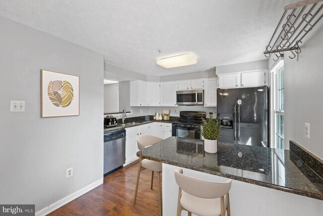 Foto del edificio - 806 Lilac Ct