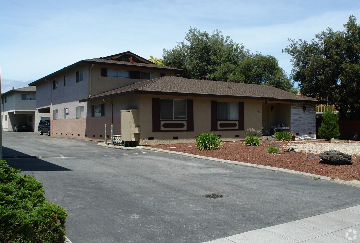Building Photo - 820 Quince Ave