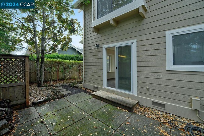 Building Photo - 6 Natividad Ln