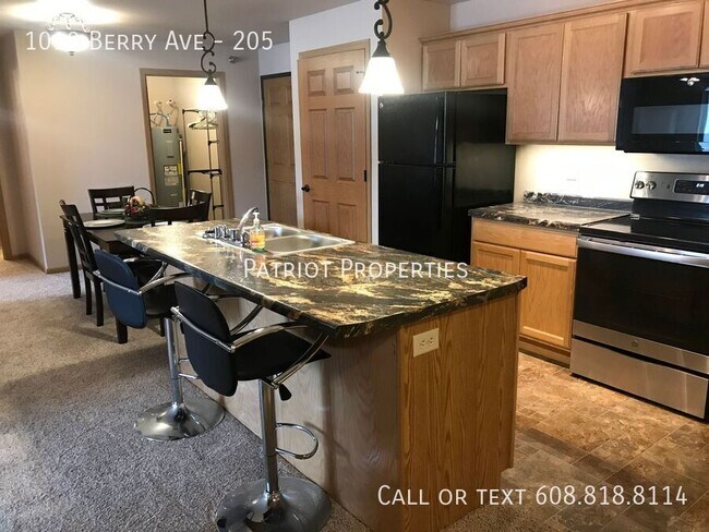 Foto del edificio - 1010 Berry Ave