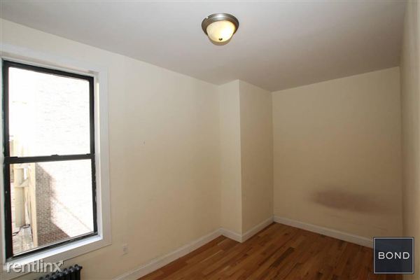 Building Photo - 14 E 105th St