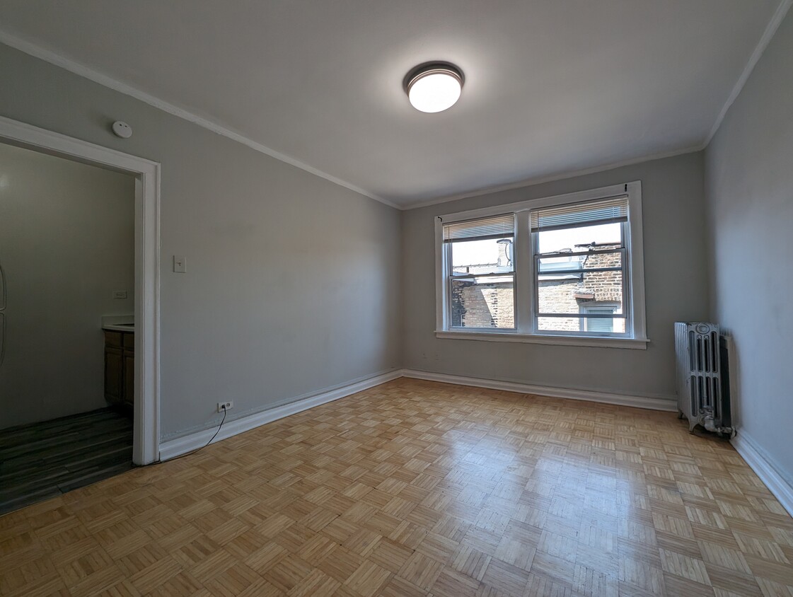 Foto principal - 705 W Belmont Ave