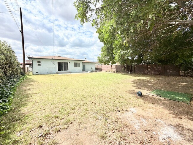 Foto del edificio - Newly Refreshed 3 bedroom 2 bathroom Home