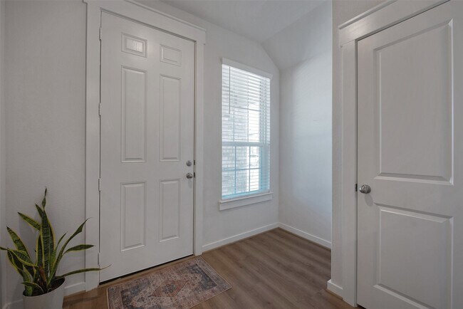 Foto del edificio - 7534 Coral Ter Dr