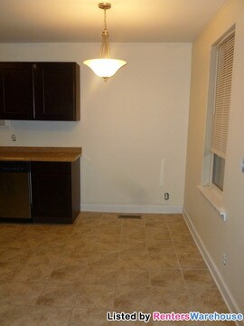 Building Photo - 208 E Sagefield Dr