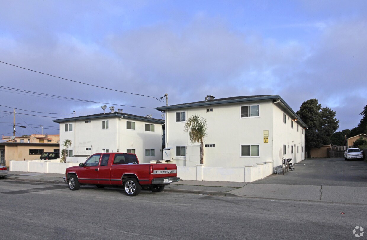 Primary Photo - Harcourt & Virginia Apartments