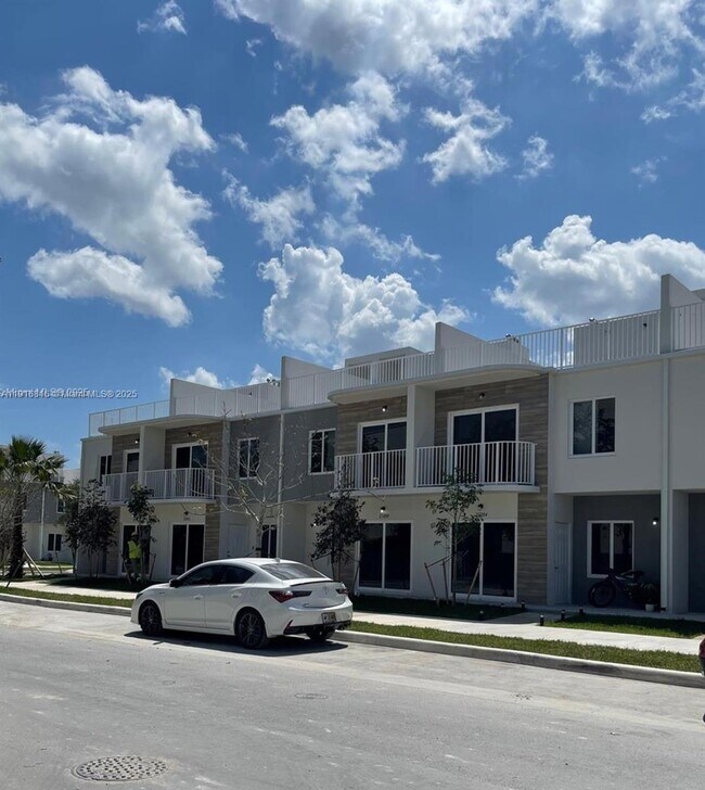 Building Photo - 25842 SW 144th Ave