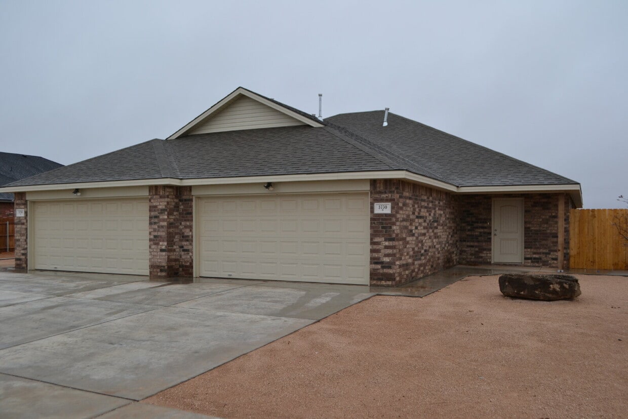 Foto principal - 5730 120th St