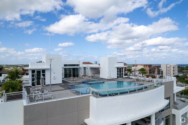 Building Photo - 327 E Royal Palm Rd