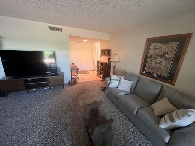 Building Photo - 25246 S Glenburn Dr