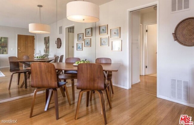 Building Photo - 1411 N Hayworth Ave