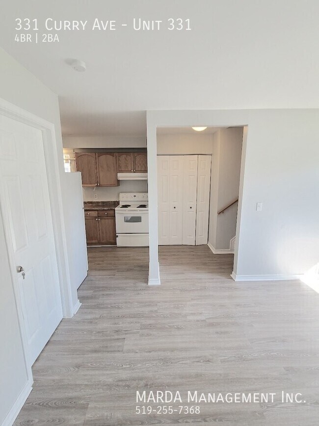 Photo du bâtiment - SPACIOUS 4 BED/2 BATH DUPLEX - NEAR UOFW +...