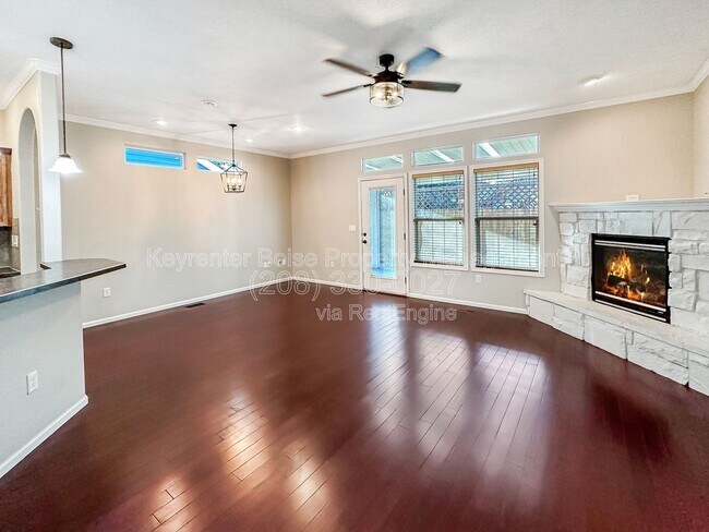 Foto del edificio - 9259 W Olivia St