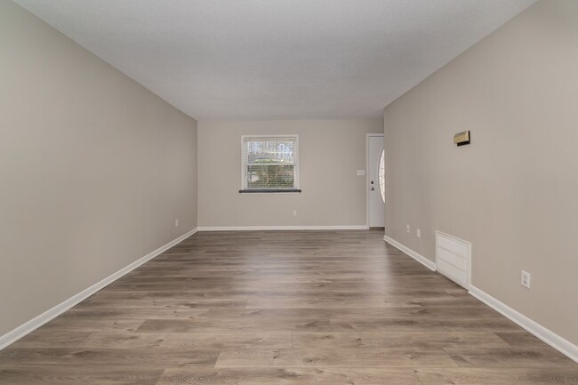 Foto del edificio - MOVE-IN READY!
