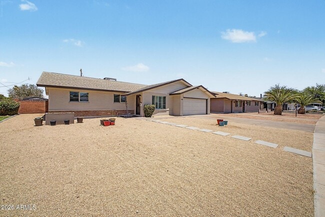 Building Photo - 408 E La Jolla Dr