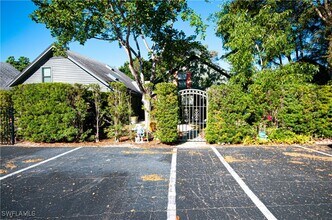 Building Photo - 1313 Solana Rd