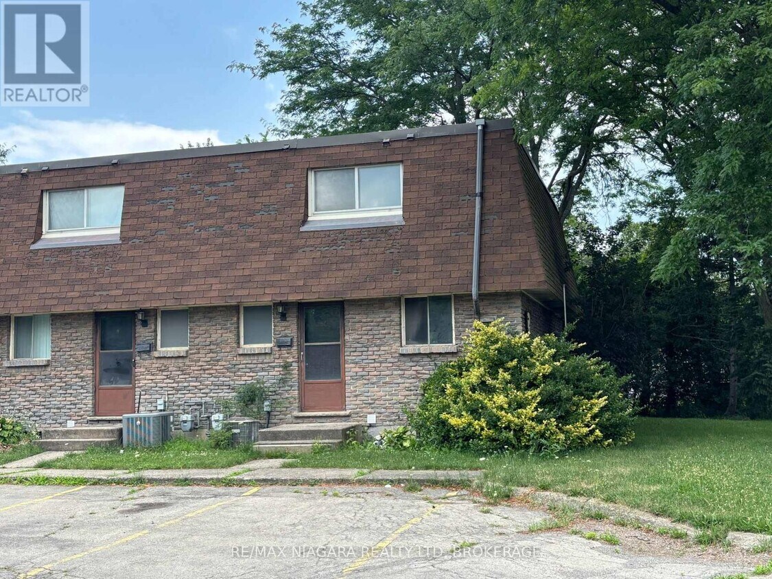 Photo principale - 21-21 Woodlawn Rd