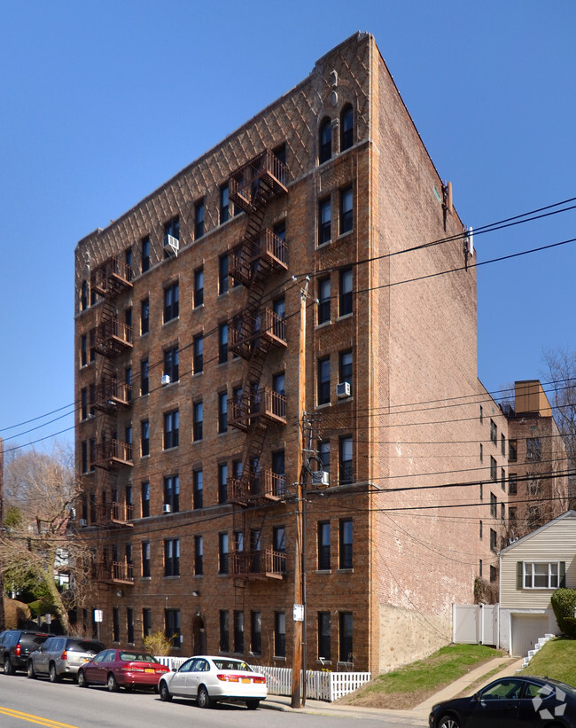 Foto del edificio - 706 Warburton Ave