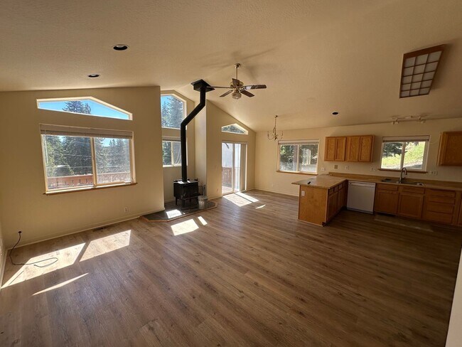 Foto del edificio - 11530 Rhineland Ave