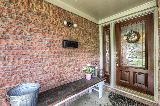 Building Photo - 6222 Lindyann Ln