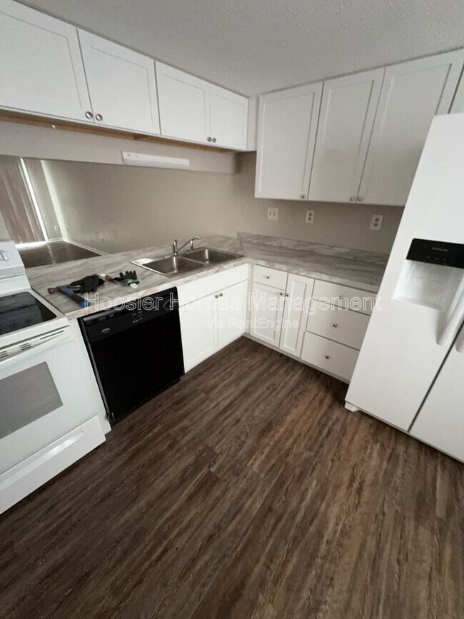 Foto del edificio - 5451 Carlton Ct