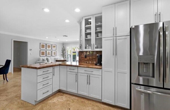Foto del edificio - 1857 NE 56th Ct