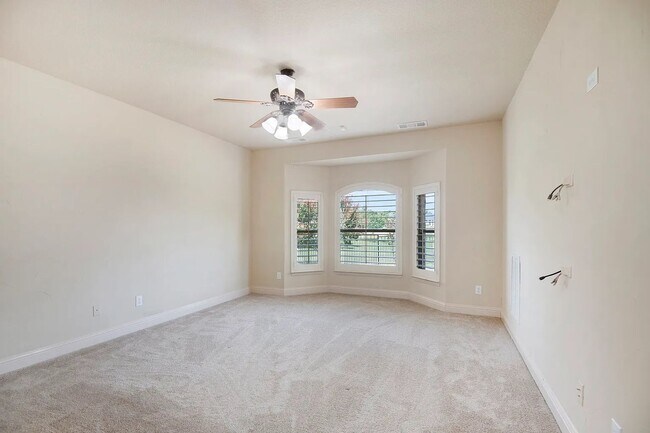 Building Photo - The Epitome of Luxury Living beautiful 4 bed 4 bath