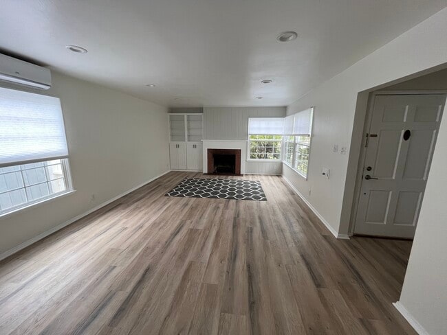 Living room - 1019 Amherst Ave