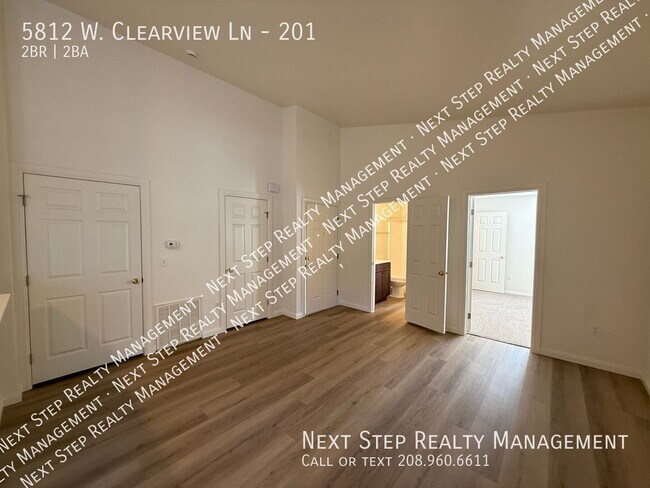 Building Photo - 5812 W Clearview Ln