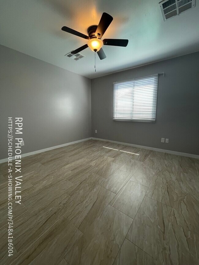 Building Photo - No Carpet + Custom Paint Central Phx 3/2 D...