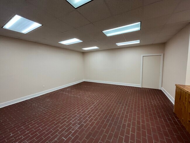 Living Room - 138 N Main St