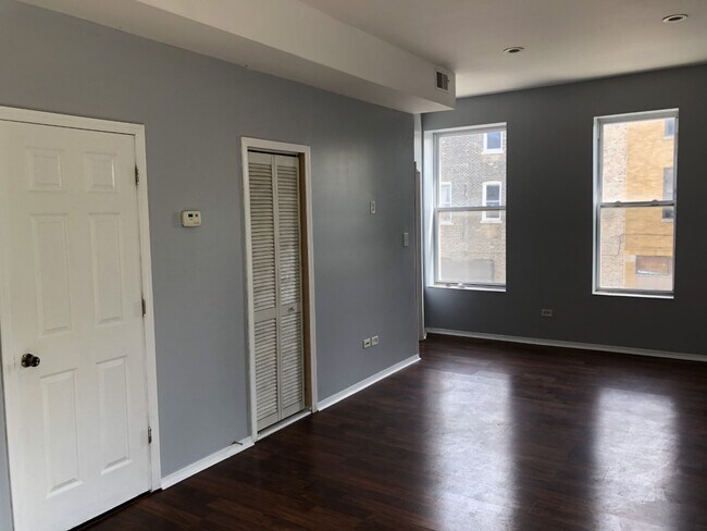 Building Photo - 1758 W 18th Pl