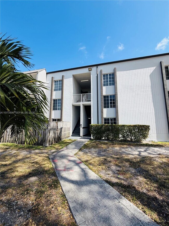 Building Photo - 4920 NW 79th Ave