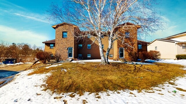 Primary Photo - 715 S Golfcrest Rd