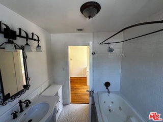 Building Photo - 2046 Highland Ave