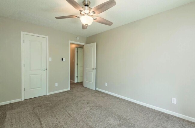 Foto del edificio - 8600 Olde Colony Trail
