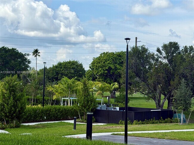 Foto del edificio - 2840 SE 26th Ter