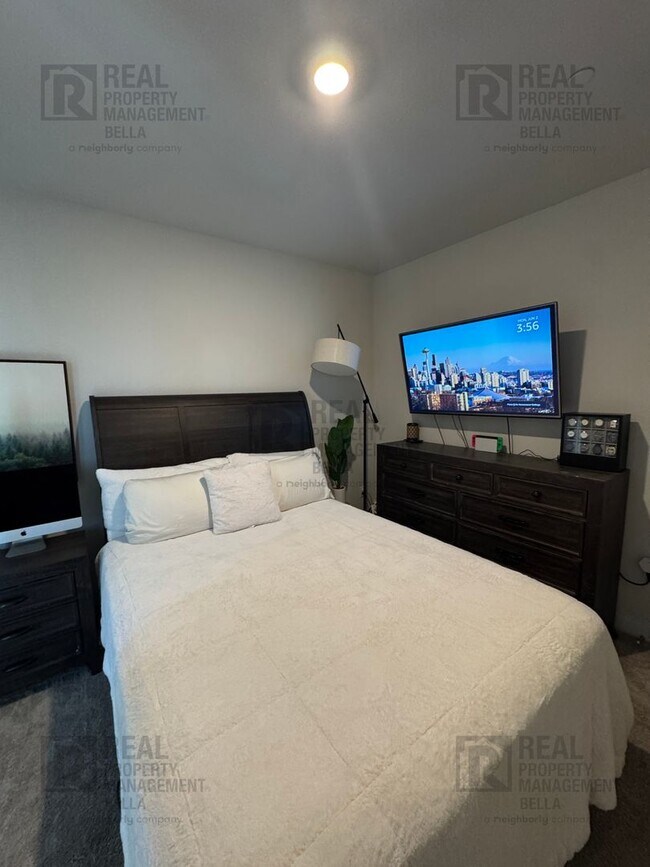 Building Photo - Modern 4-Bedroom Condo with Prime Temecula...