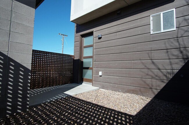 Building Photo - 6262 Woodrow Bean