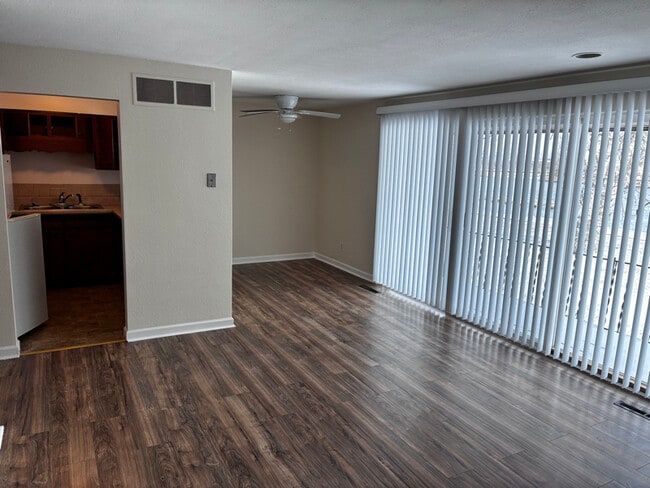 Foto del edificio - 625 E Harbor St