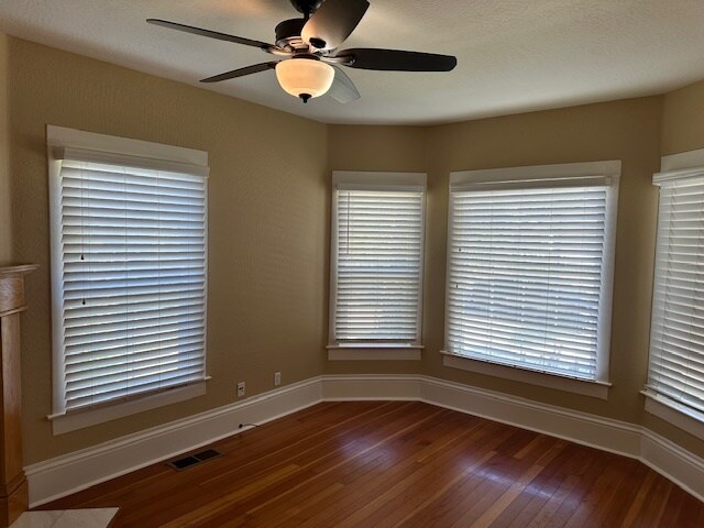 Foto del edificio - 115 Poplar Ave