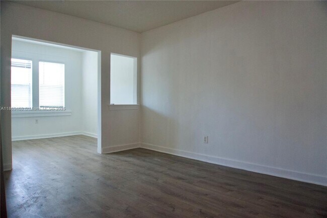 Foto del edificio - 501 SW 6th Ct